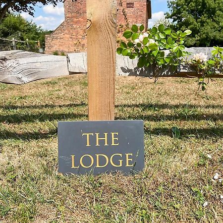 The Lodge Thakeham Εξωτερικό φωτογραφία