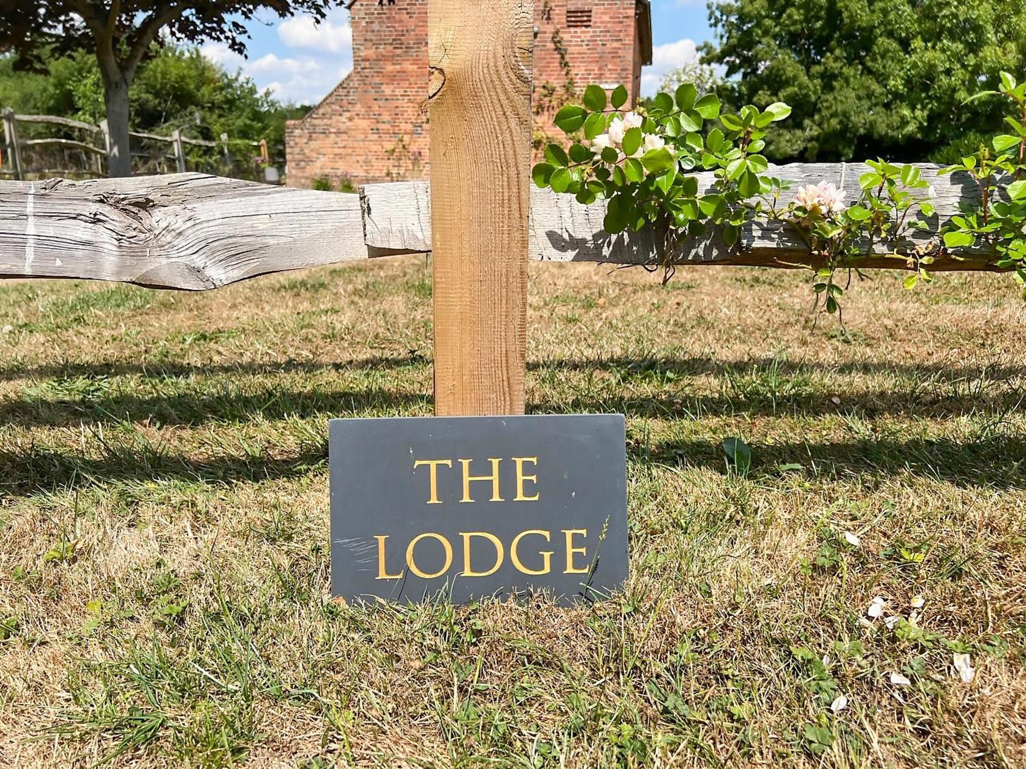 The Lodge Thakeham Εξωτερικό φωτογραφία